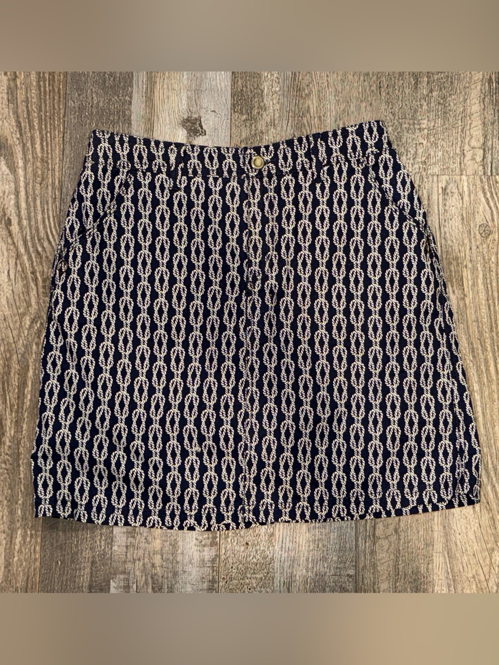Women’s croft & barrow Navy and White Chain-Pattern skirt w/ shorts underneath